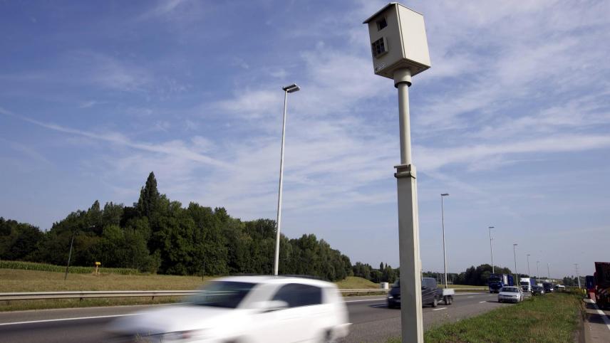 <p>20150820 - BRUSSELS, BELGIUM: Illustration picture shows a speed control camera pictured on the Brussels ring way in Strombeek-Bever, Thursday 20 August 2015. BELGA PHOTO NICOLAS MAETERLINCK</p>