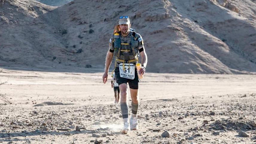 <p>Starke Leistung bei unmenschlichen Temperaturen: Manuel Hilgers durchquert zu Fuß 250 Kilometer Wüstenlandschaft.</p>