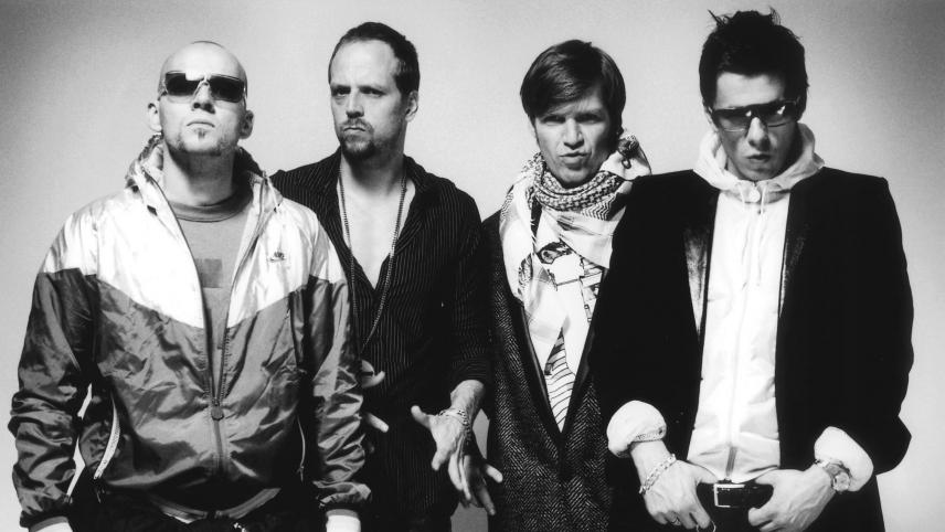 <p>Einen Rückblick auf die umfassende Historie der Band bot zuletzt auch die monumentale Dokumentation „Helden des Hip-Hop“, deren Detailverliebtheit in umfangreichen vier Stunden Primetime u.a. bei VOX alle hohen Erwartungen der Fanta-Vier-Fans sprengte.</p>