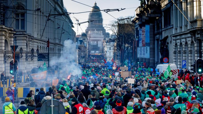 <p>Am Montagmorgen füllten rund 30.000 Demonstrierende die Straßen von Brüssel, um für das Recht auf eine angemessene Rente einzutreten.</p>