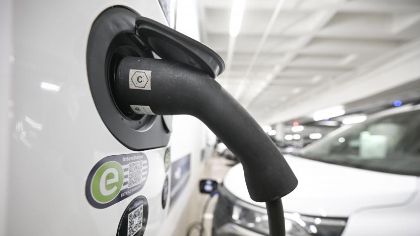 <p>Elektrische Autos punkten laut der Umfrage bei Komfort und Umweltfreundlichkeit.</p>