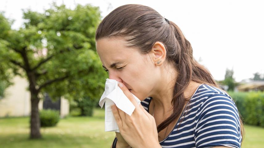 <p>Mit dem Beginn der Gräserpollensaison steigt die Belastung für Allergiker – Sciensano ruft zu Schutzmaßnahmen auf.</p>