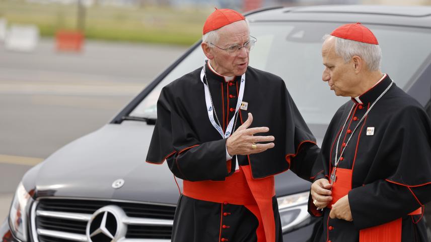<p>Kardinal Jozelf De Kesel (l.) und Robert Francis Prevost, als dieser Papst Franziskus im vergangenen September bei dessen Papstbesuch in Belgien begleitete.</p>