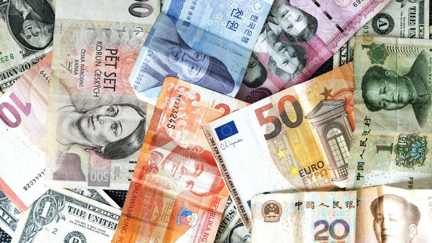 <p>Ob Dollar, Pfund oder Franken: Beim Geldabheben am Bankautomaten im Ausland sollte man oft angebotene Umrechnungen in Euro meiden.</p>