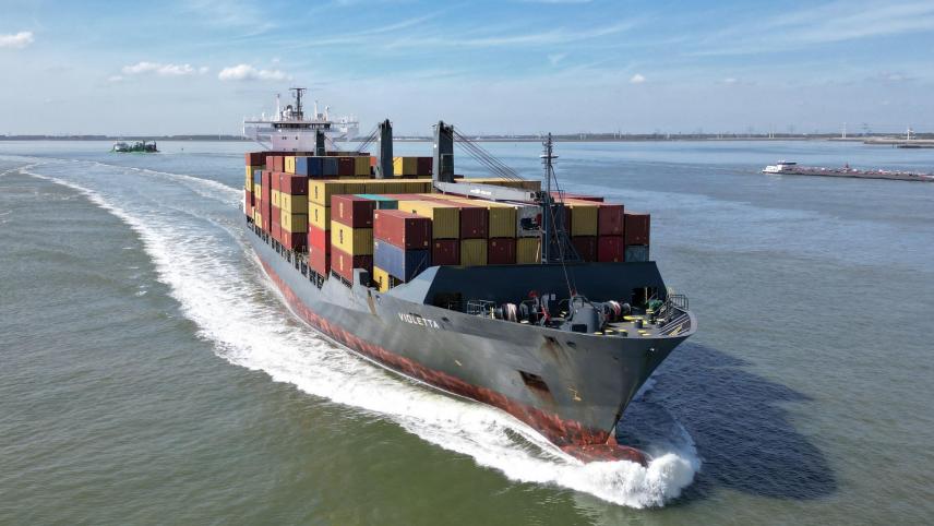 <p>Die EU führt ab Januar den Klimazoll CBAM ein – in Belgien betrifft er nur noch 800 große Importeure, vor allem in den Branchen Stahl und Zement.</p>