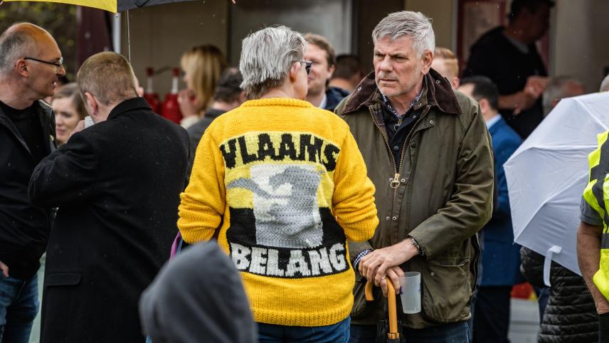 <p>Filip Dewinter (rechts) bei einer Parteiveranstaltung in Turnhout</p>