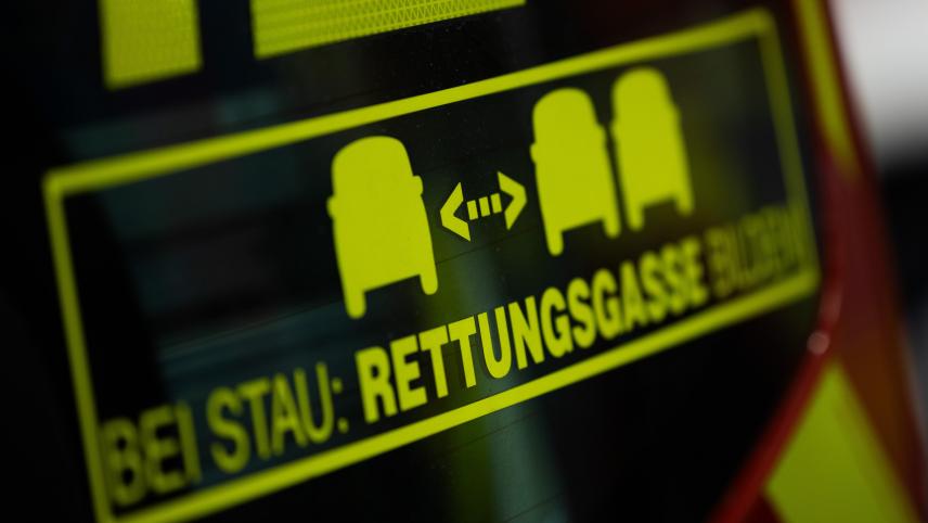 <p>Studie lässt aufhorchen: 50 Prozent der Autofahrer in Belgien bilden Rettungsgasse falsch.</p>
