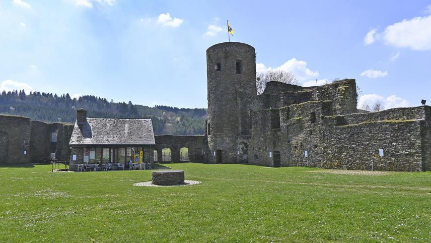 <p>Auf dem Burgplatz werden demnächst standesamtliche Trauungen vollzogen.</p>